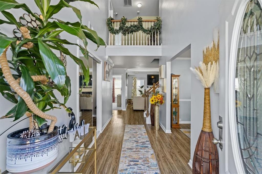 543 WALNUT Way