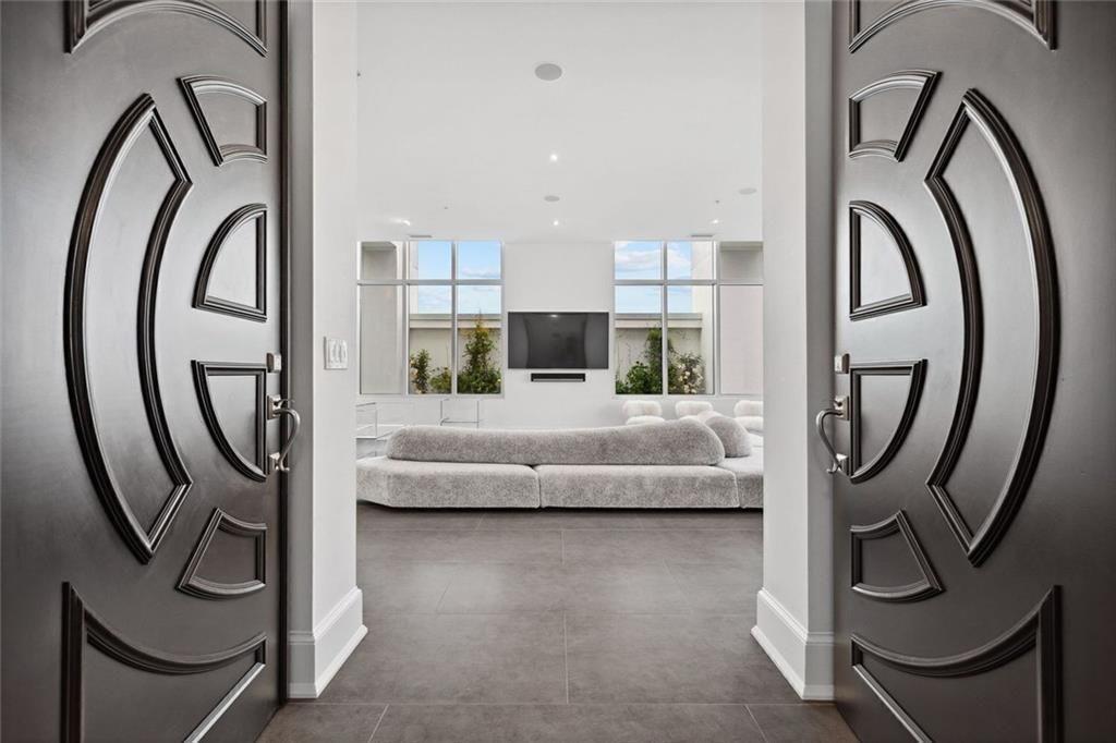 2828 Peachtree Road NW P 3300