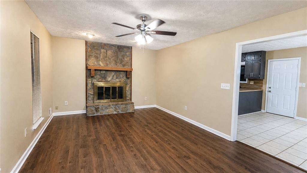 8272 Blackfoot Trail