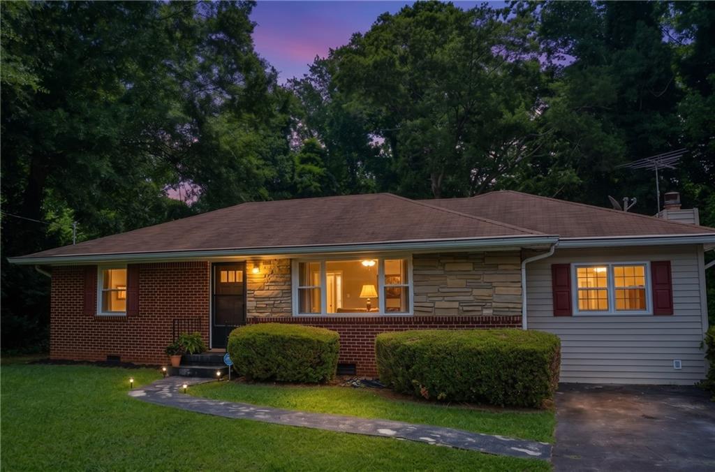128 Peachtree Circle SE