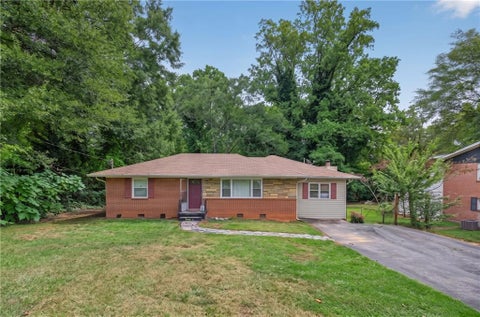 Homes For Sale - 128 Peachtree Circle<br/> Marietta, GA 30060