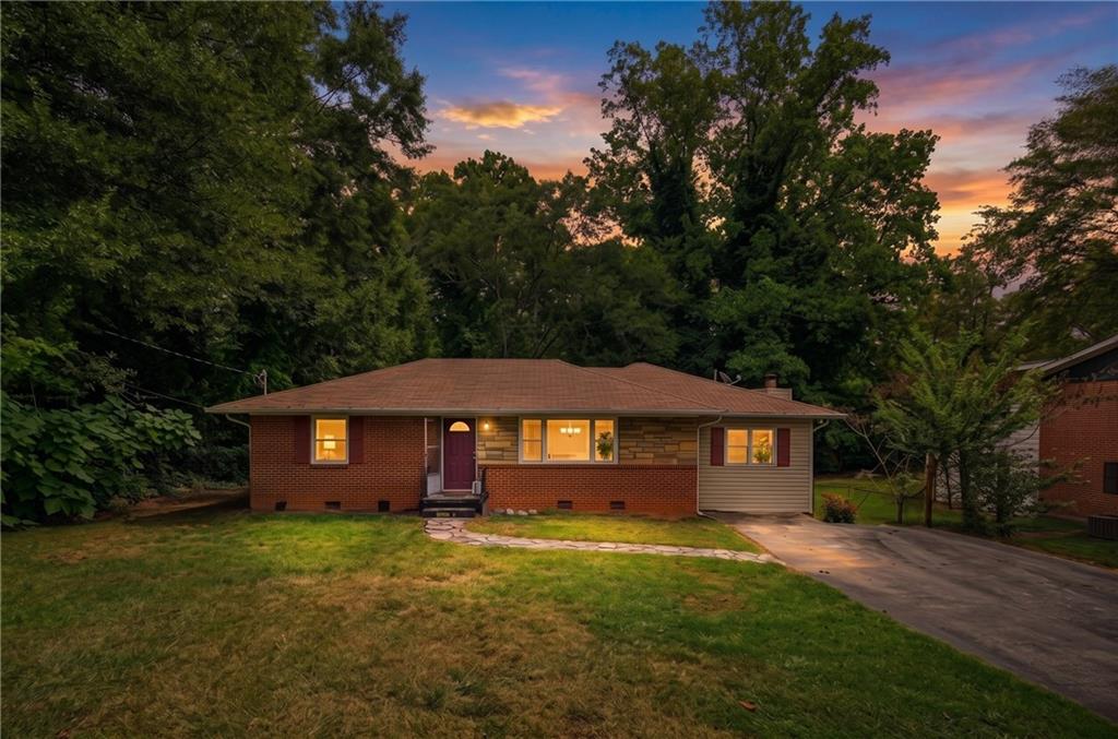 128 Peachtree Circle SE