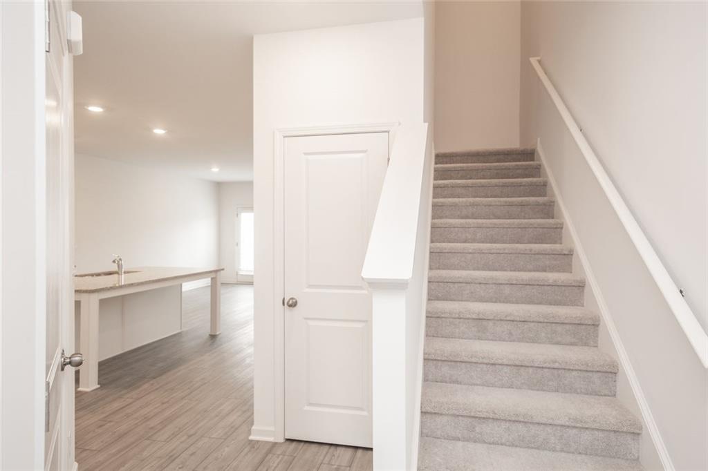 1092 Edwin Lane