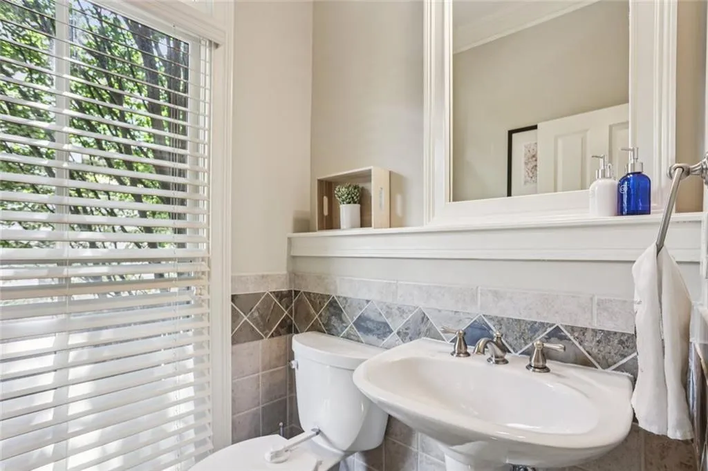 Atlanta, Georgia 30306, United States, 2 Bedrooms Bedrooms, ,3 BathroomsBathrooms,Residential,Active,171125