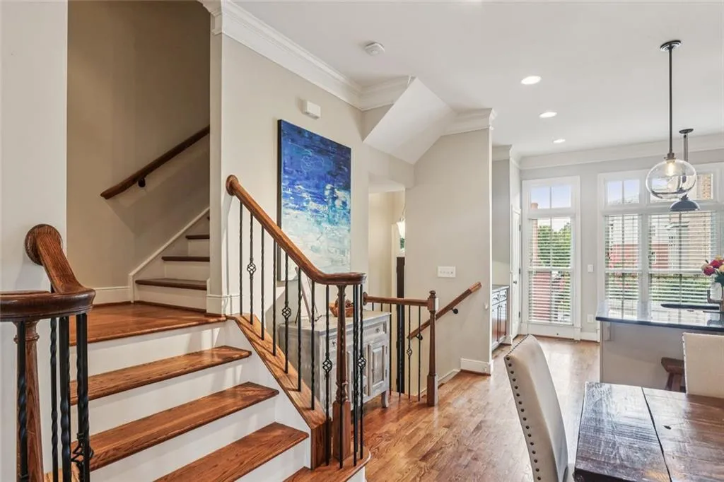 Atlanta, Georgia 30306, United States, 2 Bedrooms Bedrooms, ,3 BathroomsBathrooms,Residential,Active,171125