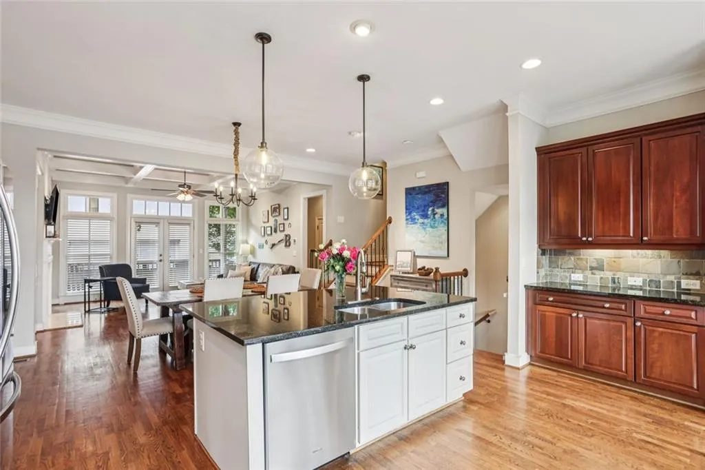 Atlanta, Georgia 30306, United States, 2 Bedrooms Bedrooms, ,3 BathroomsBathrooms,Residential,Active,171125