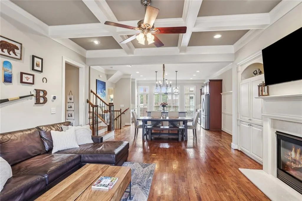 Atlanta, Georgia 30306, United States, 2 Bedrooms Bedrooms, ,3 BathroomsBathrooms,Residential,Active,171125