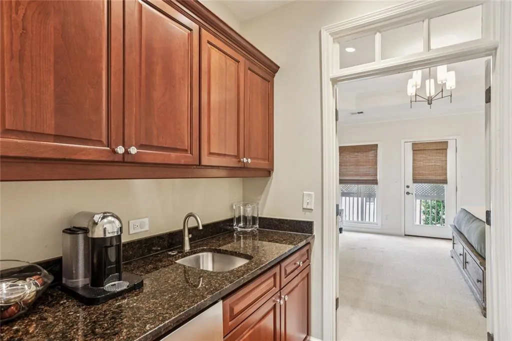 Atlanta, Georgia 30306, United States, 2 Bedrooms Bedrooms, ,3 BathroomsBathrooms,Residential,Active,171125