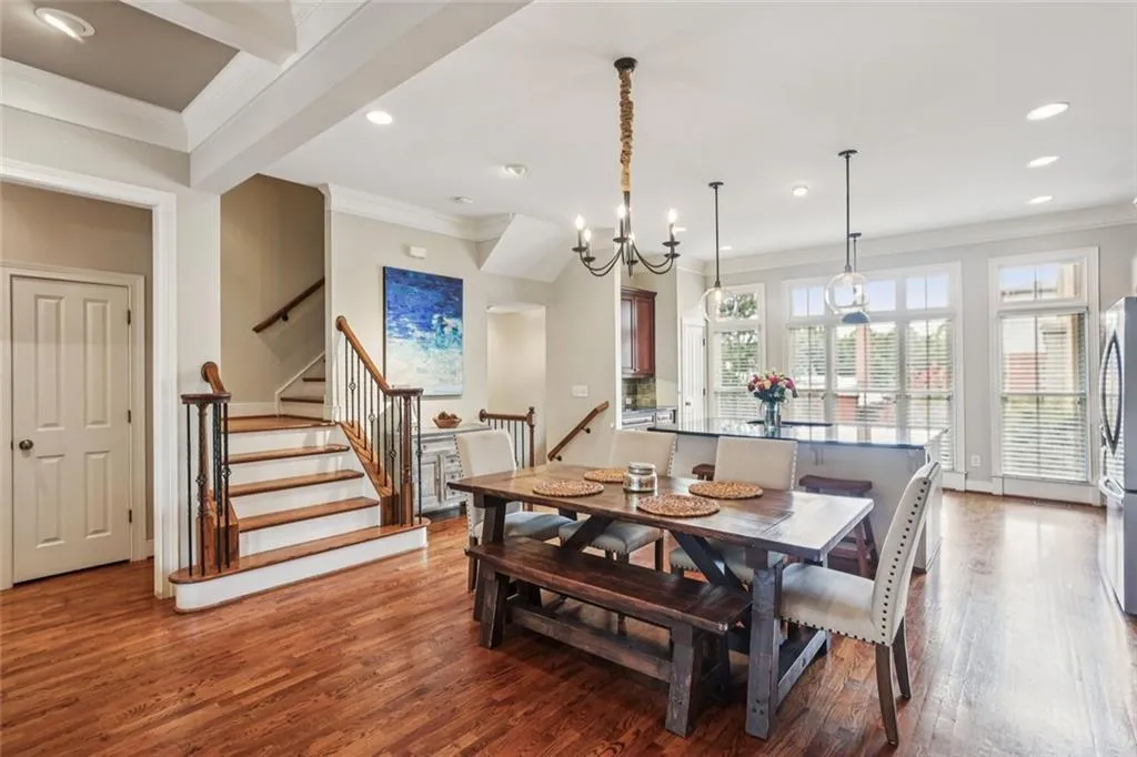 Atlanta, Georgia 30306, United States, 2 Bedrooms Bedrooms, ,3 BathroomsBathrooms,Residential,Active,171125