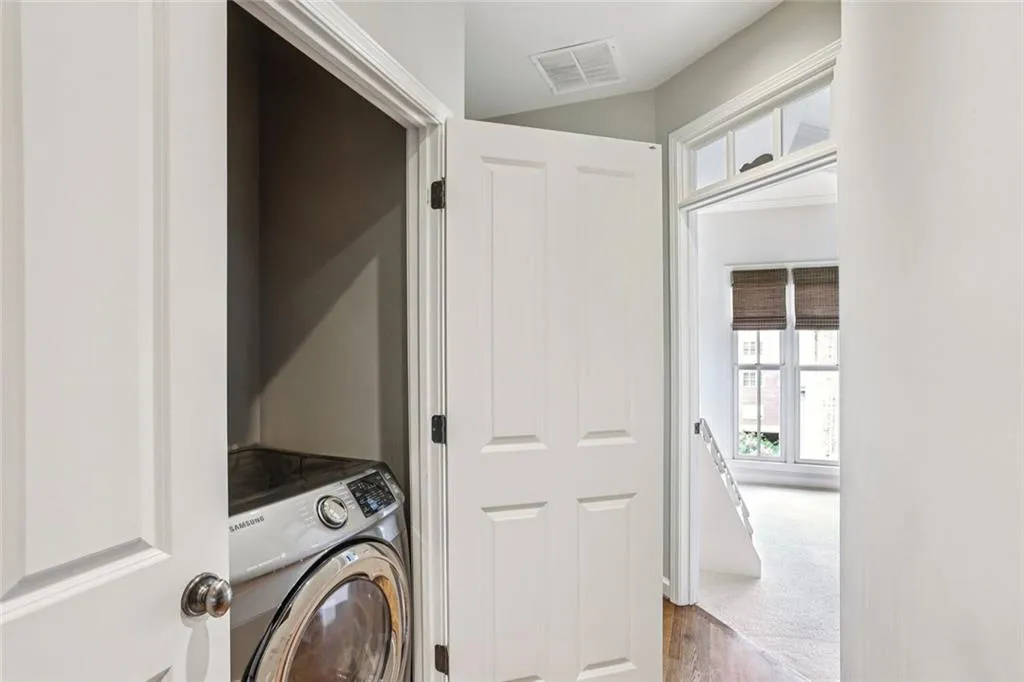 Atlanta, Georgia 30306, United States, 2 Bedrooms Bedrooms, ,3 BathroomsBathrooms,Residential,Active,171125