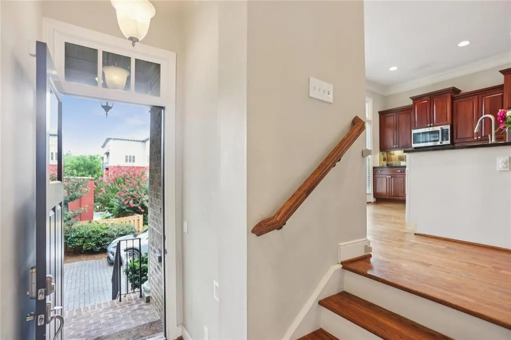 Atlanta, Georgia 30306, United States, 2 Bedrooms Bedrooms, ,3 BathroomsBathrooms,Residential,Active,171125