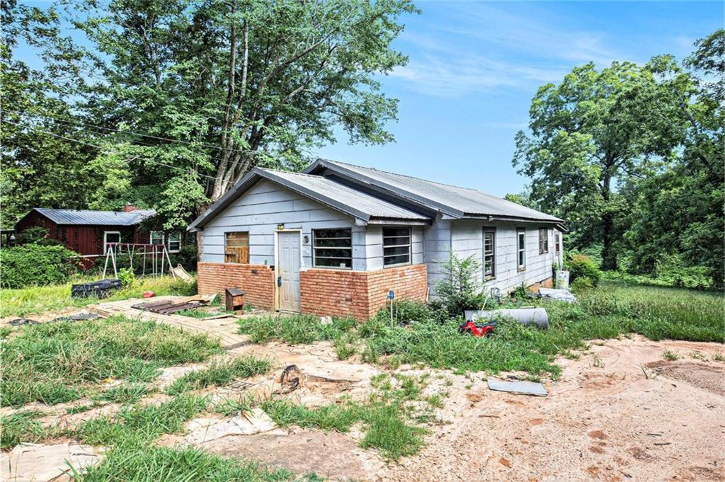 Located just minutes from historic downtown Toccoa, this 3-bedroom, 1-bath home sits on a level lot with tons of potential for the right investor or handy homeowner. The property is in need of significant repairs and is being sold as-is, but with some vision and elbow grease, this could be transformed into a charming home or rental property. Highlights: Walking distance to downtown and local shops Public utilities already connected Spacious backyard with mature trees Solid layout ready for renovation Whether you're looking to flip, rent, or rebuild, this is your chance to bring new life to a property in a growing Northeast Georgia community. Priced to sell — don’t miss your chance to turn this diamond in the rough into your next project!