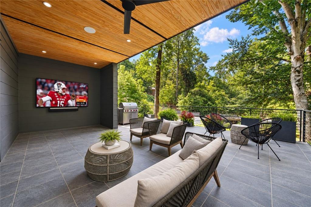 585 Mountain Way