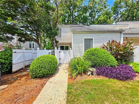 Townhouse For Sale - 2692 Meadowlawn Drive<br/> Cobb County, Marietta, GA 30067