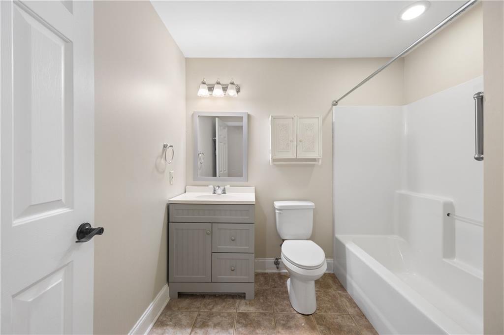 Cumming, Georgia, 30040, United States, 6 Bedrooms Bedrooms, ,5 BathroomsBathrooms,Residential,Active,2042670