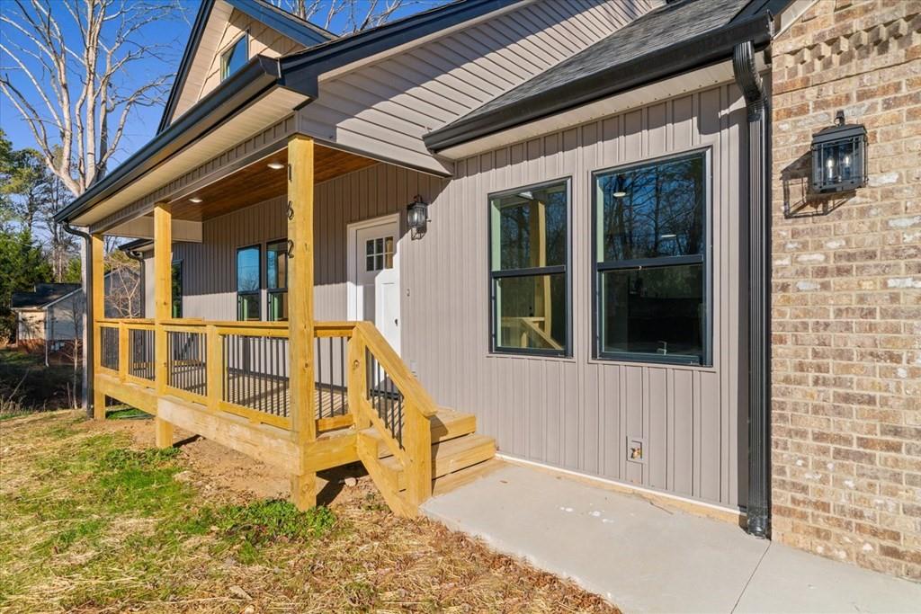 162 Valley Point Drive SE