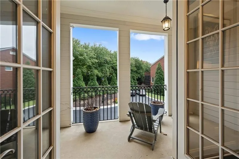 Sandy Springs, Georgia 30328, United States, 3 Bedrooms Bedrooms, ,4 BathroomsBathrooms,Residential,Pending,8211