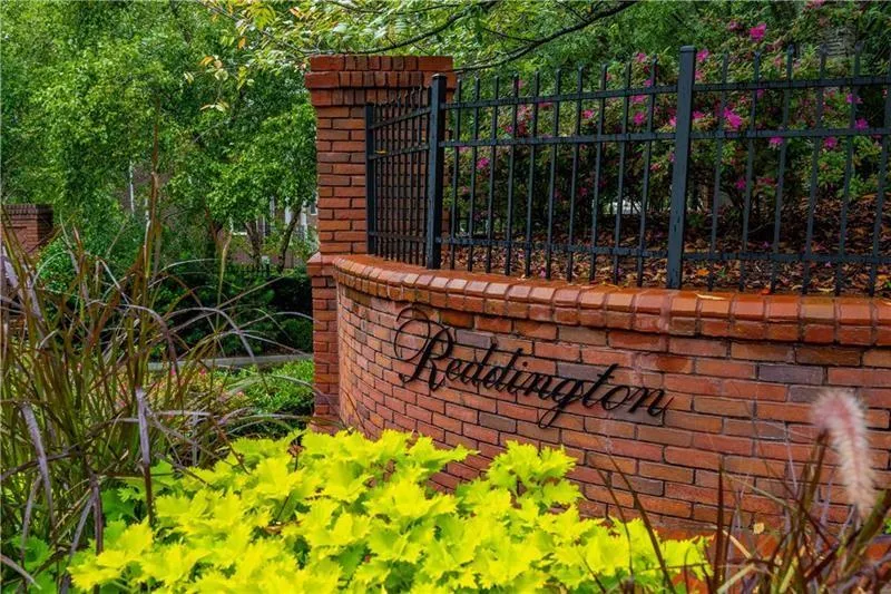 Sandy Springs, Georgia 30328, United States, 3 Bedrooms Bedrooms, ,4 BathroomsBathrooms,Residential,Pending,8211