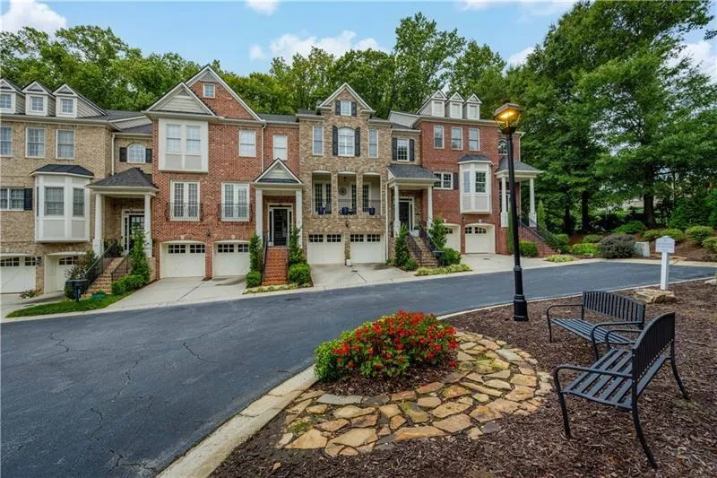 Sandy Springs, Georgia 30328, United States, 3 Bedrooms Bedrooms, ,4 BathroomsBathrooms,Residential,Pending,8211