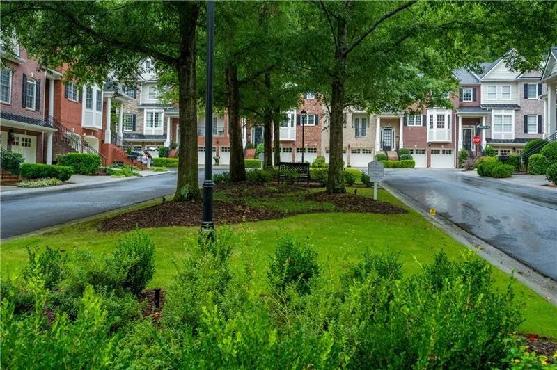 Sandy Springs, Georgia 30328, United States, 3 Bedrooms Bedrooms, ,4 BathroomsBathrooms,Residential,Pending,8211