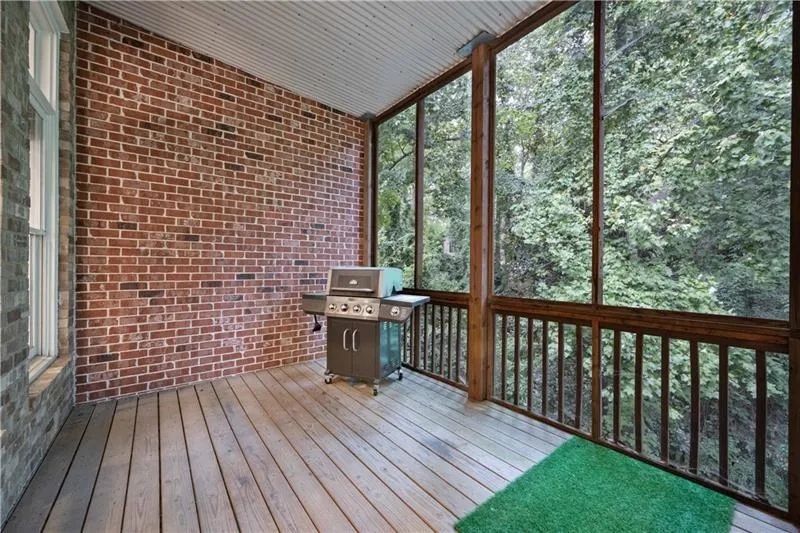 Sandy Springs, Georgia 30328, United States, 3 Bedrooms Bedrooms, ,4 BathroomsBathrooms,Residential,Pending,8211