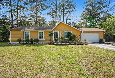 Homes For Sale - 9018 Huntwood Lane<br/> Riverdale, GA 30274