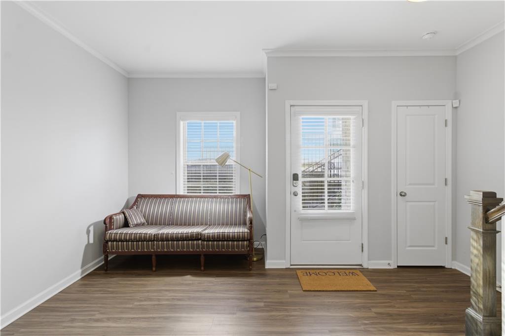 555 Broadview Place NE