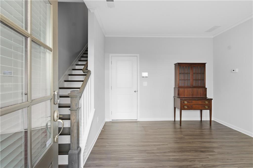 555 Broadview Place NE