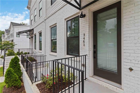 Townhouse For Sale - 2461 Sycamore Road<br/> Atlanta, GA 30318