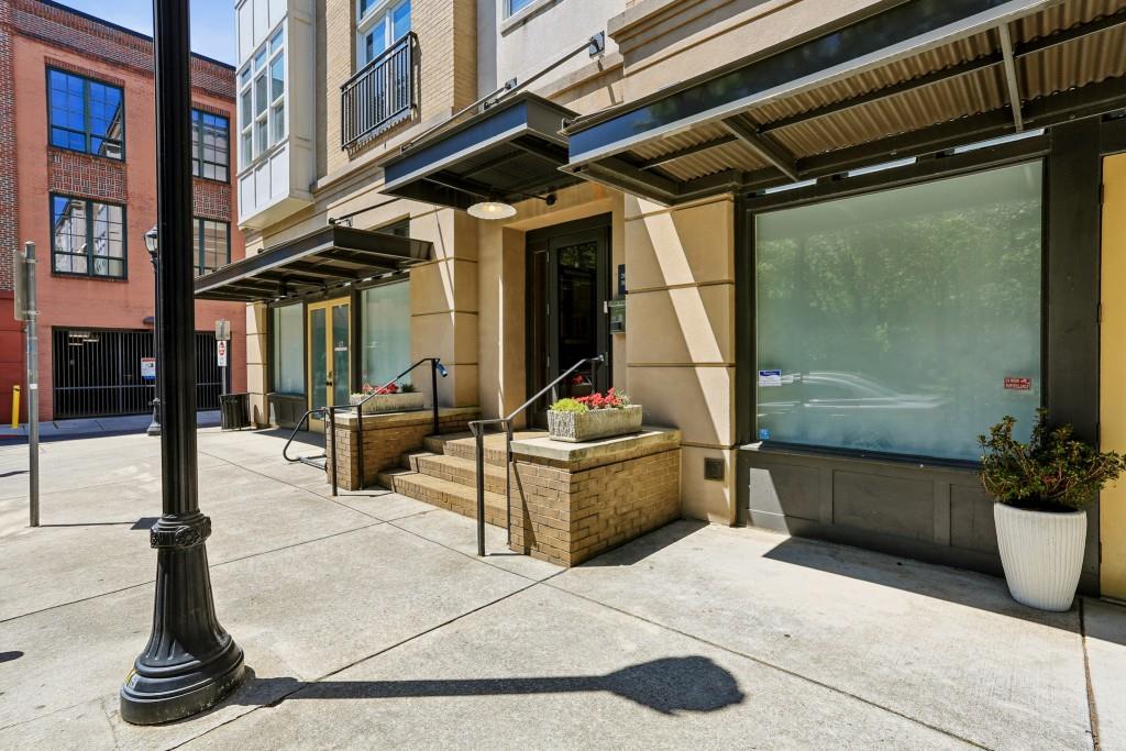 933 Garrett Street SE 306