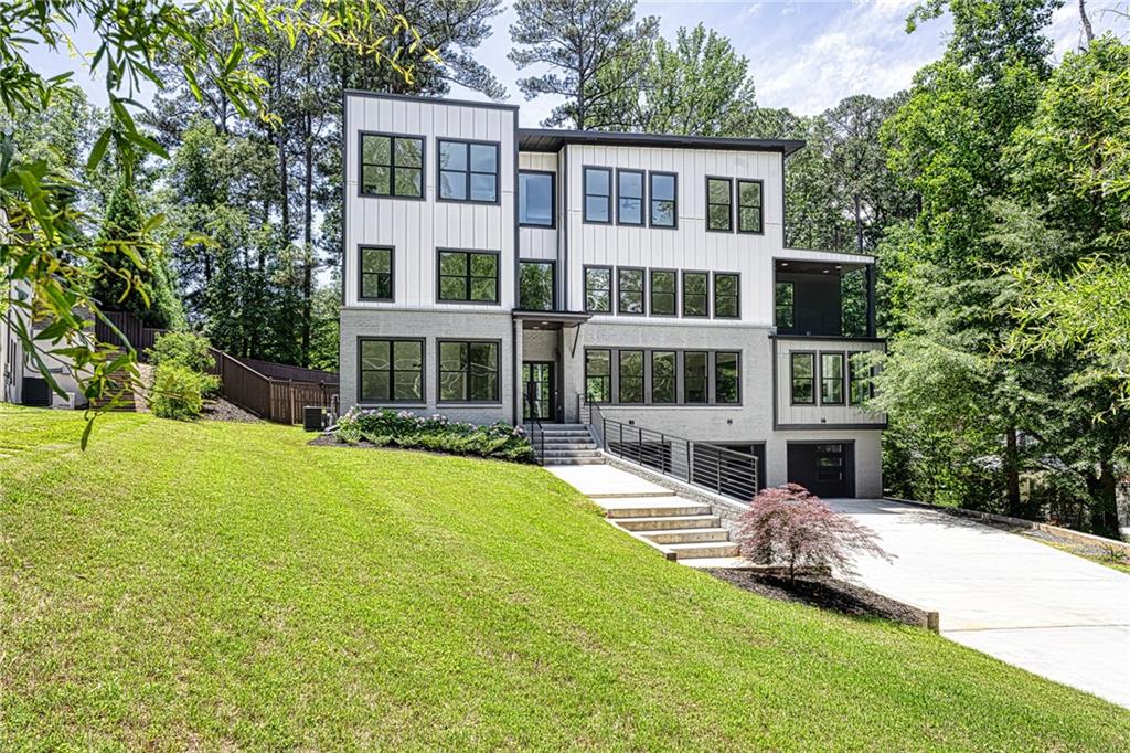 2110 Fairway Circle, Brookhaven, Georgia image 1