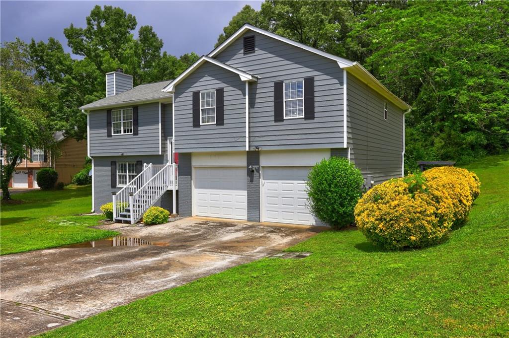 Move in ready split-level home available for rent. Close proximity to I-85, shopping and dining. The top floor has 3 bedrooms 2 full bathrooms, full kitchen, living room and dining room with washer and dryer connections. The basement consists of 1 bedroom, 1 full bathroom a kitchenette and stackable washer and dryer. All applicants will be required to pay 1 month deposit.