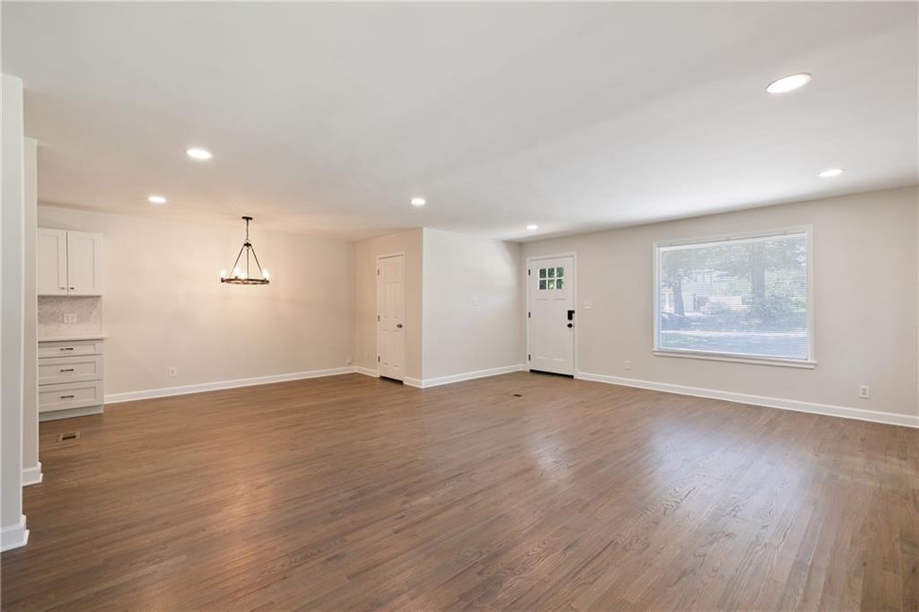 1836 Lochlomand Lane SE