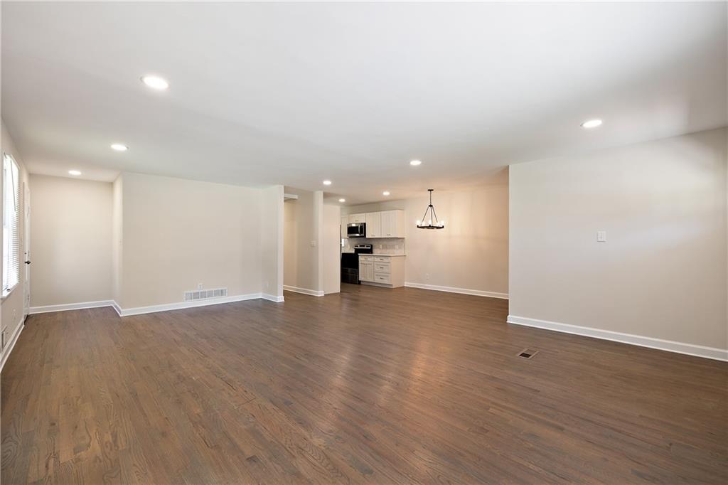 1836 Lochlomand Lane SE