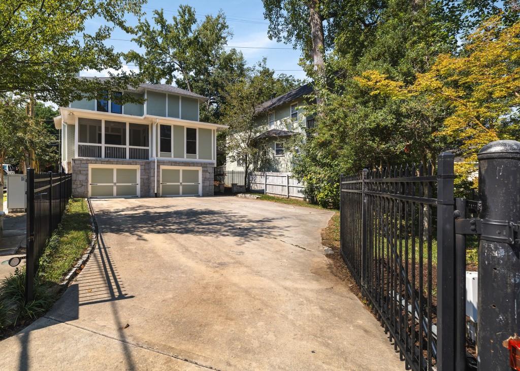 867 Monroe Drive NE