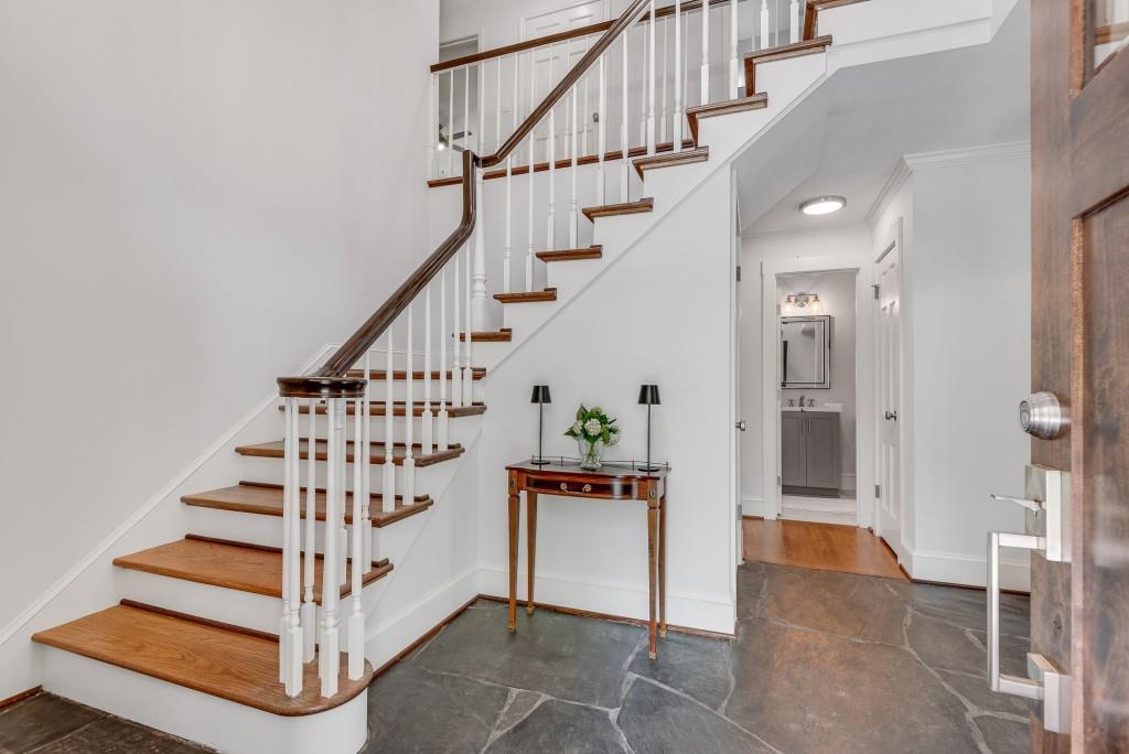 2592 River Oak Drive