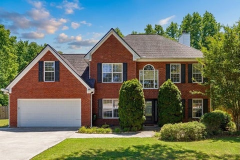 Homes For Sale - 322 Lochmill Court<br/> Loganville, GA 30052