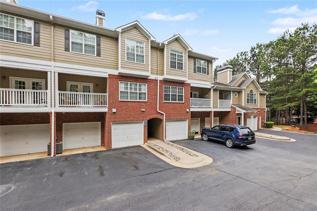 6115 Woodland Lane