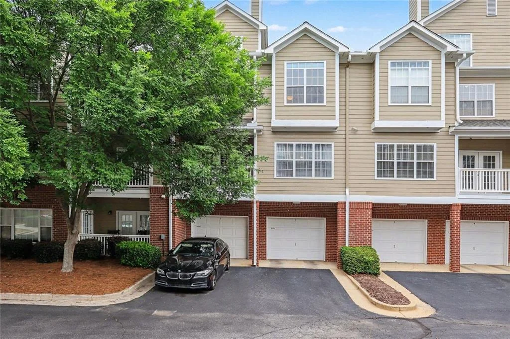 6115 Woodland Lane