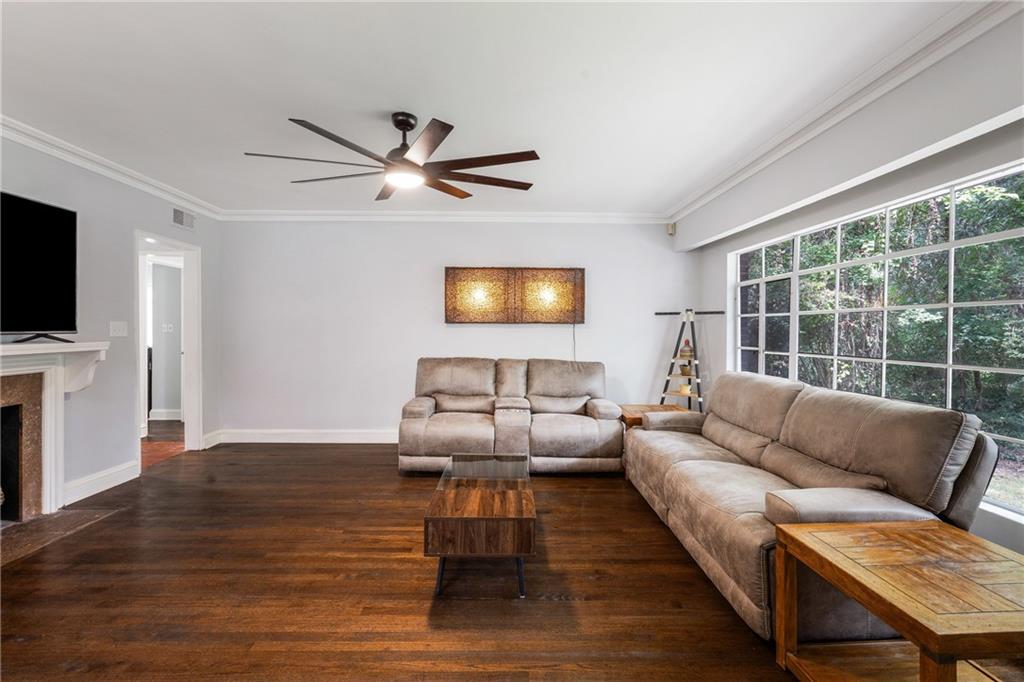 245 Richardson Road NW