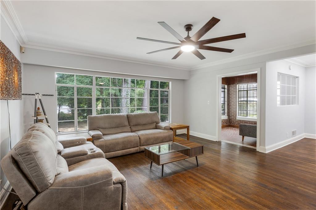 245 Richardson Road NW