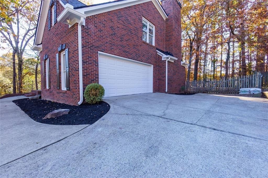 2001 Towne Lake Hills W