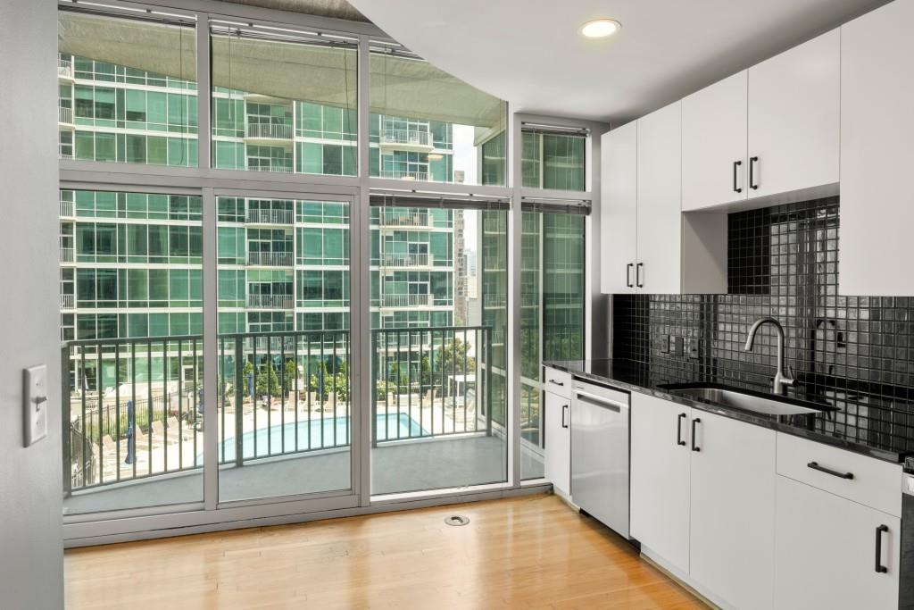 923 Peachtree Street NE 932