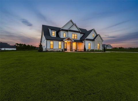 Homes For Sale - 301 Eminence Peak<br/> Rydal, GA 30171