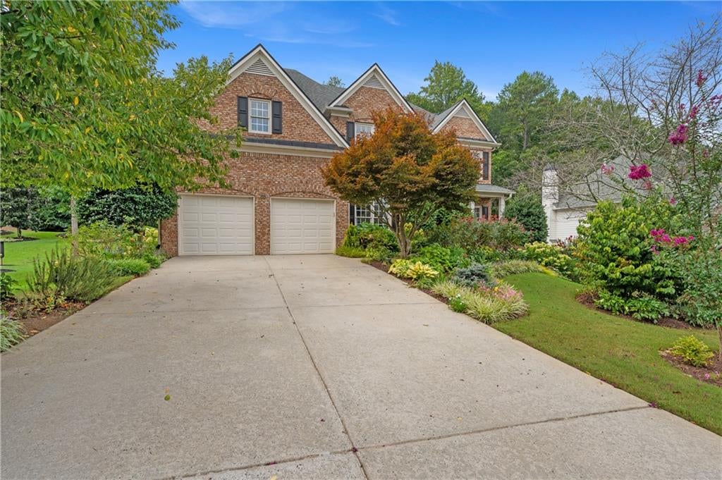 562 Vinings Springs Drive SE
