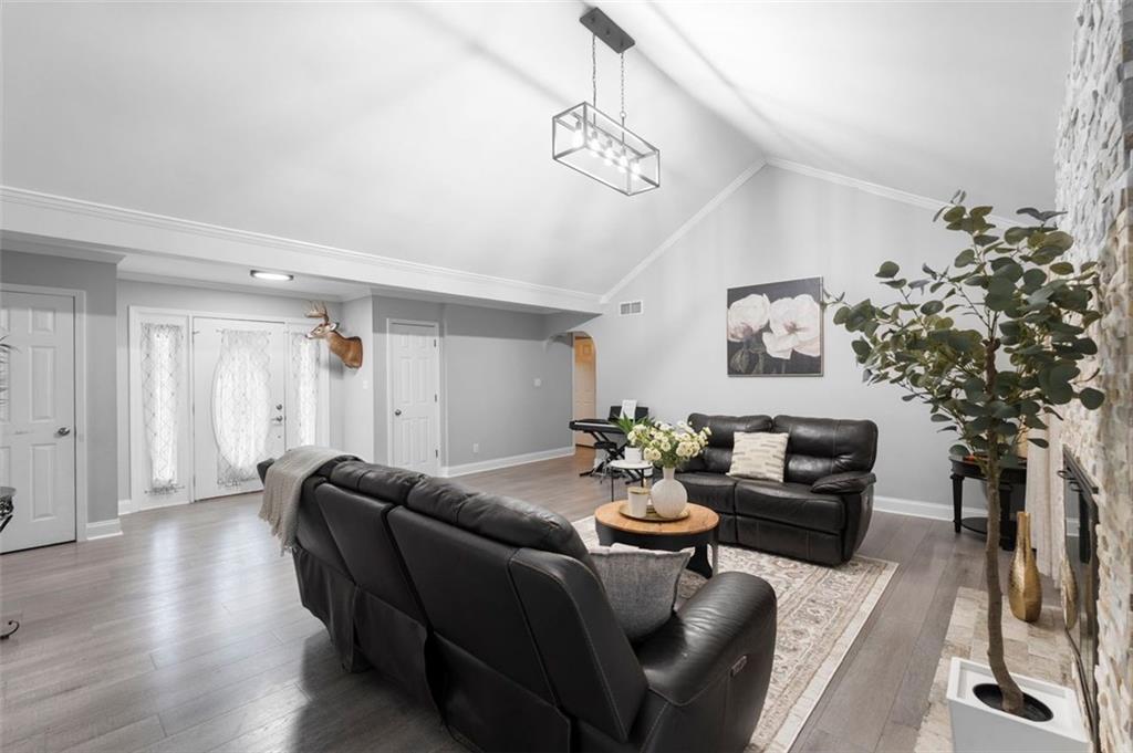 2274 AMBER WOODS Drive