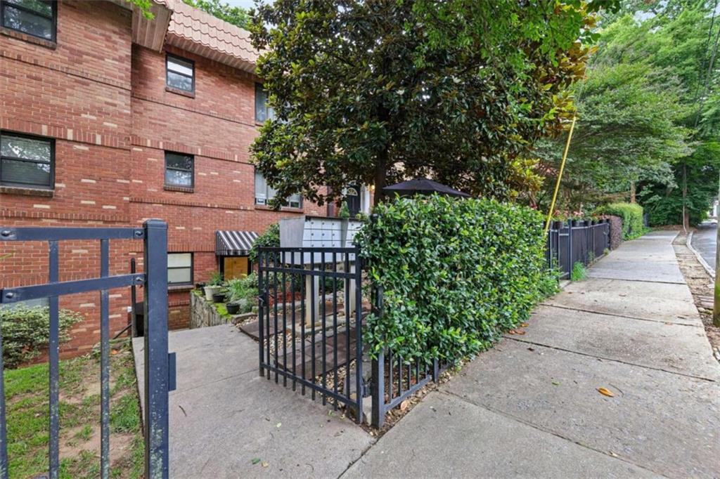 330 3rd Street APT 1