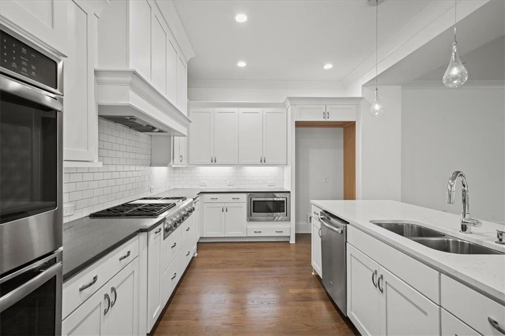 130 Forrest Alley, Roswell, Georgia image 11