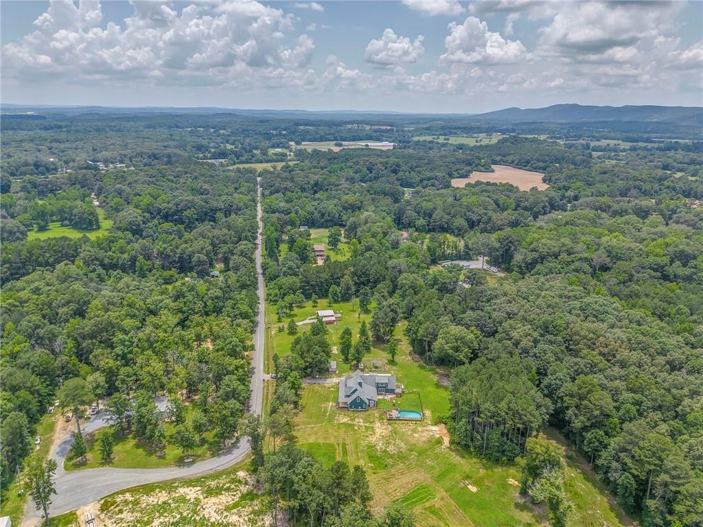 318 Quail Hollow Drive NW