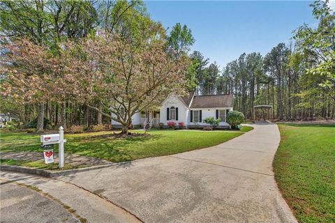 Homes For Sale - 182 Suwanee Court<br/> Senoia, GA 30276